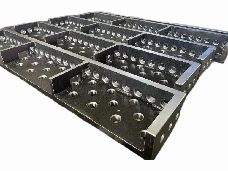 Kaynak Masası Üstü Çelik veya Dökme Demiri Gerçekten En İyi Yapan Nedir?